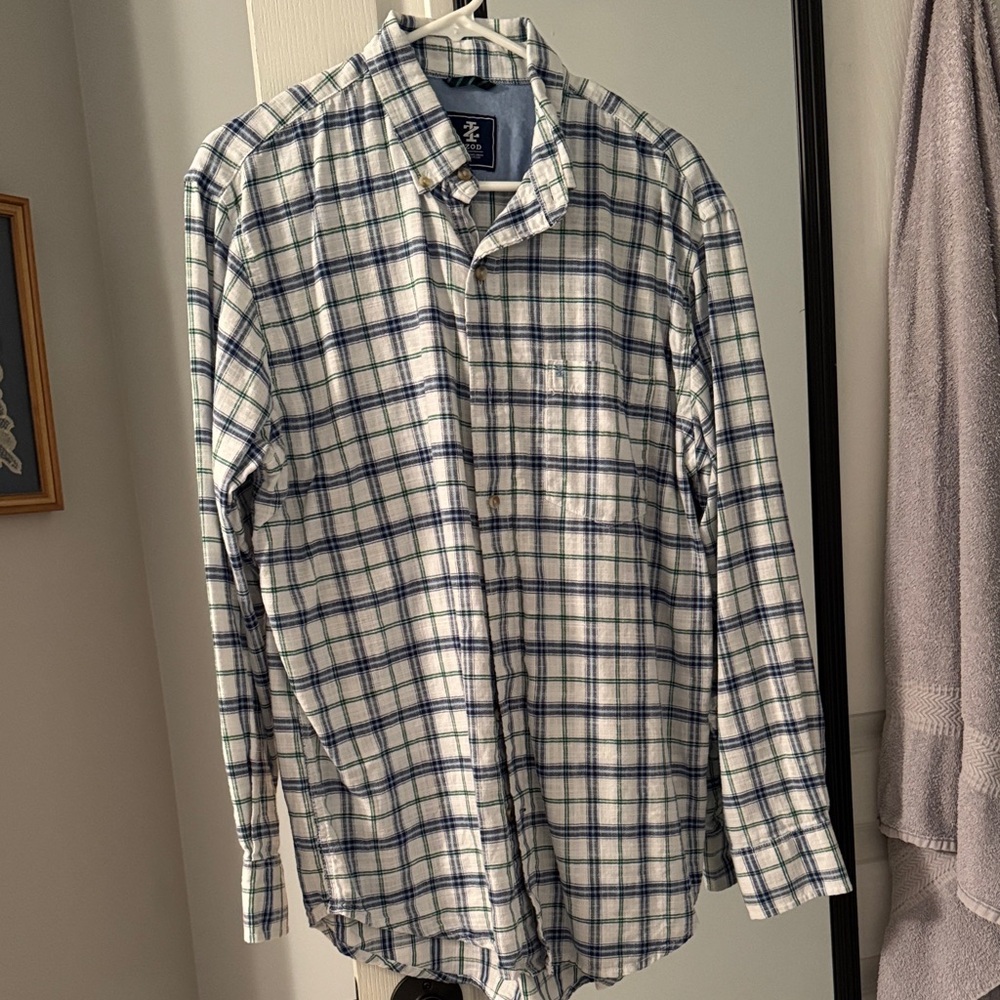 Izod Men's Green and White Plaid Button-Down Shirt